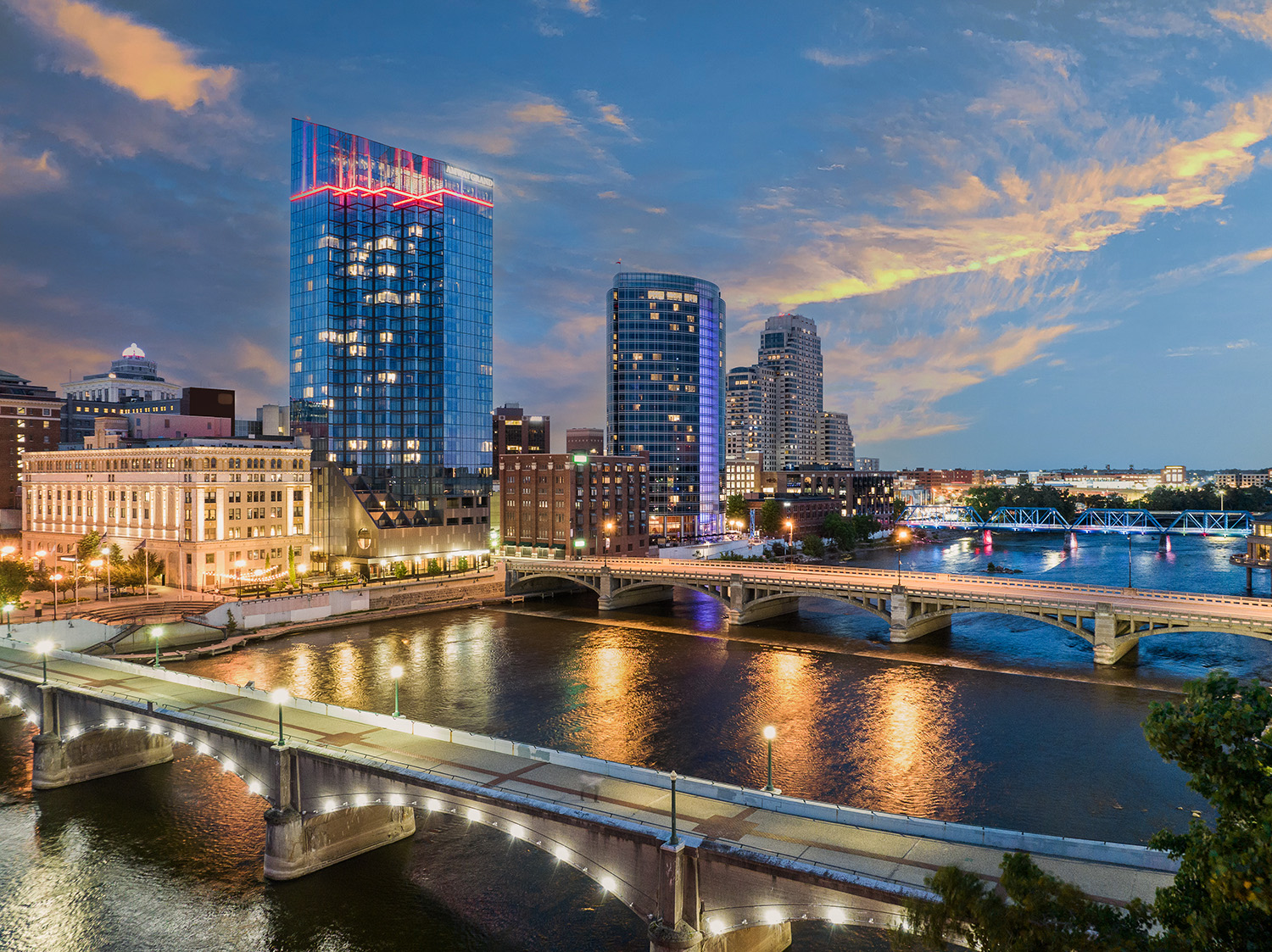 Amway Grand Plaza, Curio Collection by Hilton photo